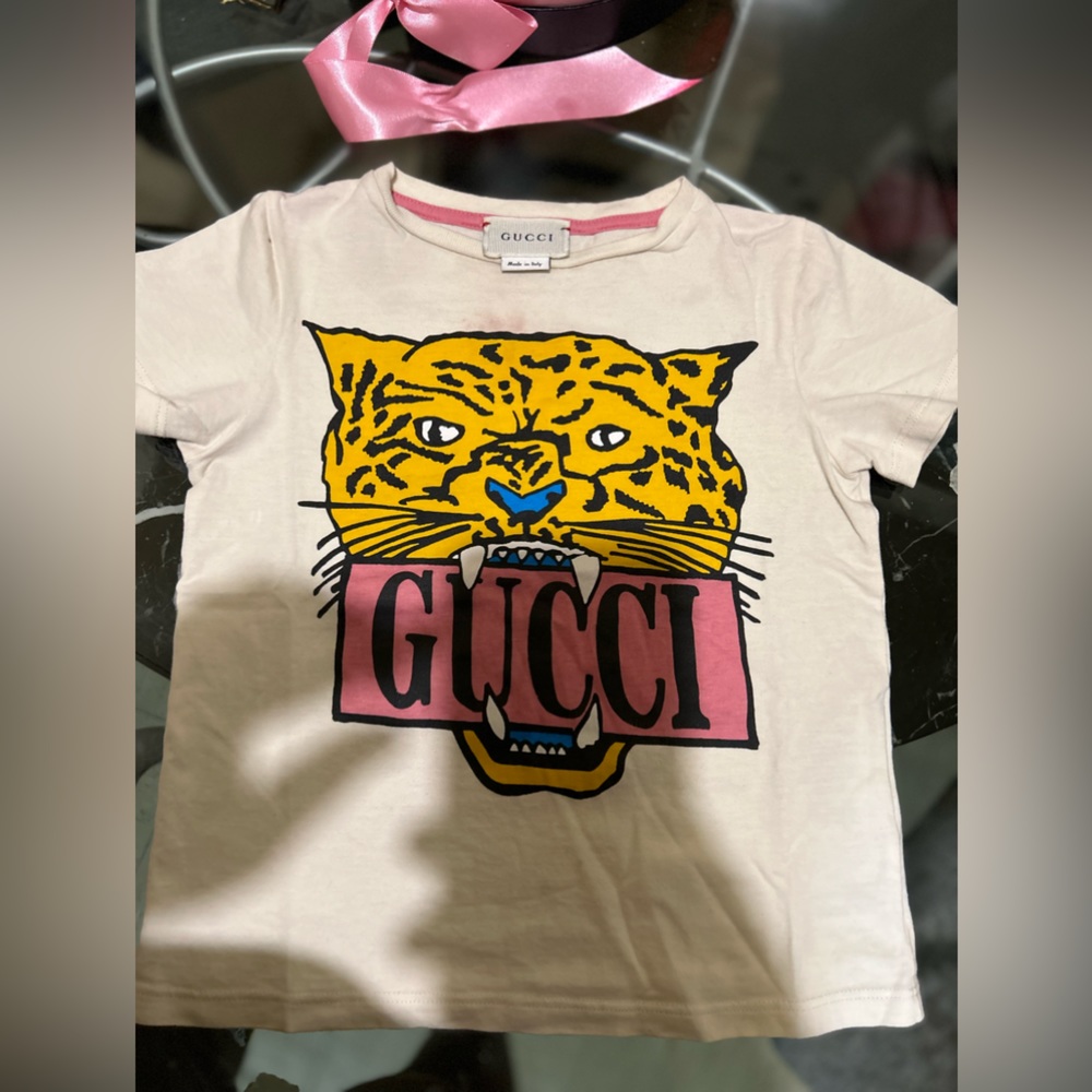 Like new kids Gucci shirt, only worn 2 times. Kids size 5